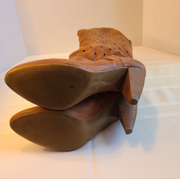 Guess Woman's High Heel Suede Boots, Size: 8.5 - Picture 16 of 16